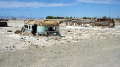 Photo of The remains of the Salton Sea vacation resorts and beaches, California
