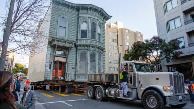 Photo of San Francisco Just Uprooted A Victorian House And Moved It To A New Site In One Piece