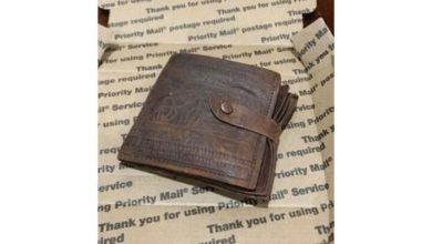 Photo of Man Finds 50-year-old Wallet Inside Abandoned Locker, The Photos Inside Leave Him Speechless
