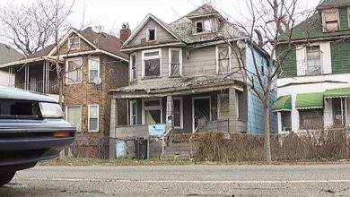 Photo of Neighbor sees boy in window of an abandoned house – then the police arrive and discover the awful truth
