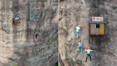 Photo of This Tiny Store Hangs From A Large Cliff in China, Sells Snacks To Rock Climbers