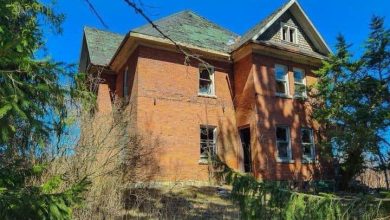 Photo of This Abandoned House Was a Death Trap Inside! I didn’t expect this… See Inside!