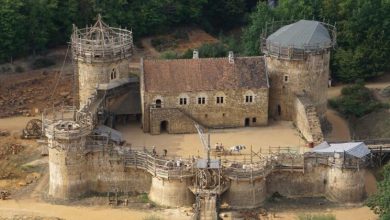 Photo of The French Have Been Building Castle Using Medieval Techniques For 20 Years, And The Result Is Incredible