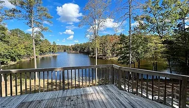 Photo of Lakefront Fixer-Upper-Investor’s Dream! $129.000